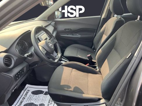 Used 2025 Nissan Kicks Play S FWD image 9