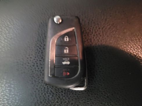 Used 2020 Toyota Camry SE image 27