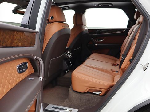 Used 2019 Bentley Bentayga image 47
