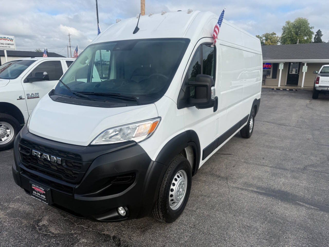 Used 2024 RAM ProMaster 2500 w/ Convenience Group FWD image 2