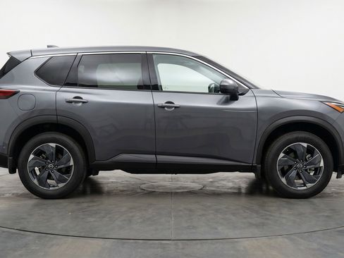 Used 2025 Nissan Rogue SV AWD/4WD image 11