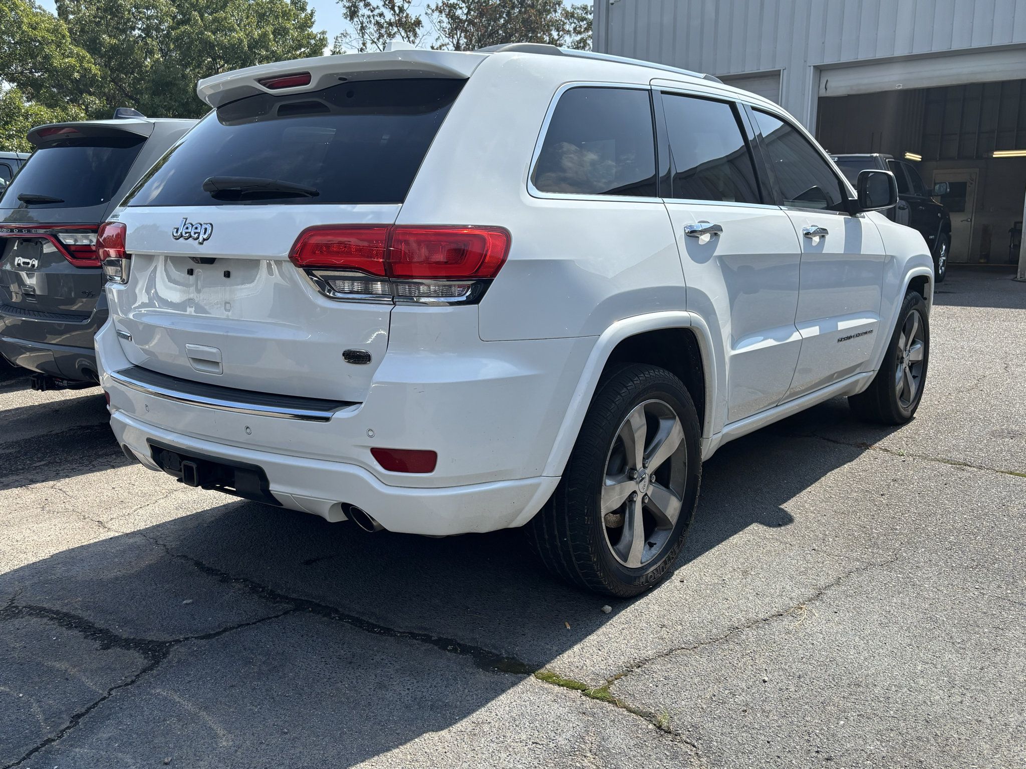 Used 2015 Jeep Grand Cherokee Overland RWD image 3
