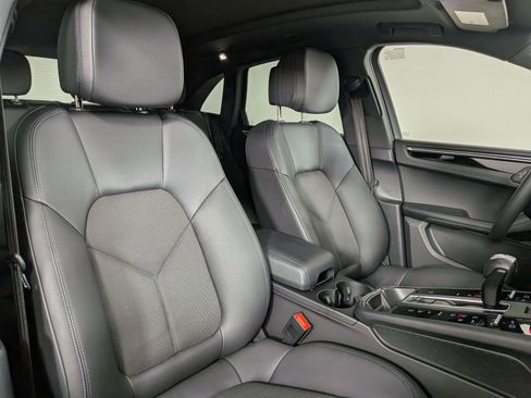 Certified 2023 Porsche Macan AWD/4WD image 24