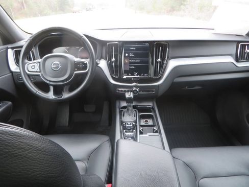 Used 2018 Volvo XC60 T6 Momentum w/ Convenience Package image 14