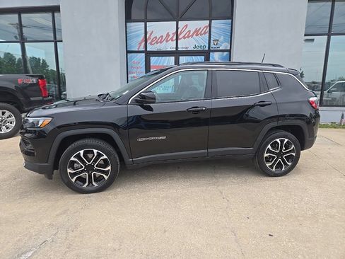 Used 2023 Jeep Compass Limited w/ Sun and Sound Group AWD/4WD image 5