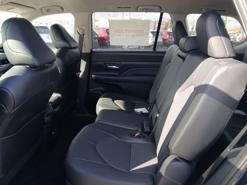 New 2026 Toyota Grand Highlander XLE image 8
