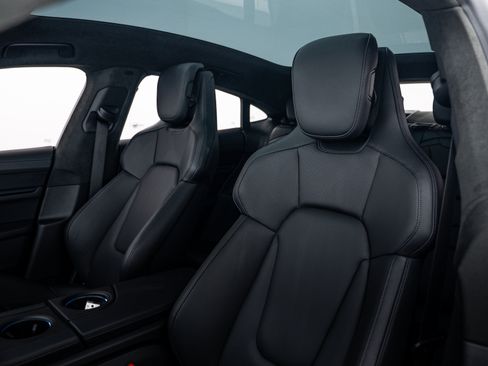 Certified 2022 Porsche Taycan GTS image 16