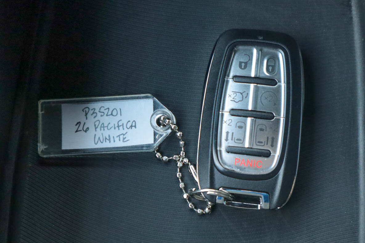 Used 2026 Chrysler Pacifica Select FWD image 30