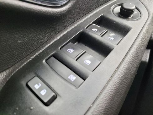 Used 2020 Chevrolet Trax LT FWD image 27