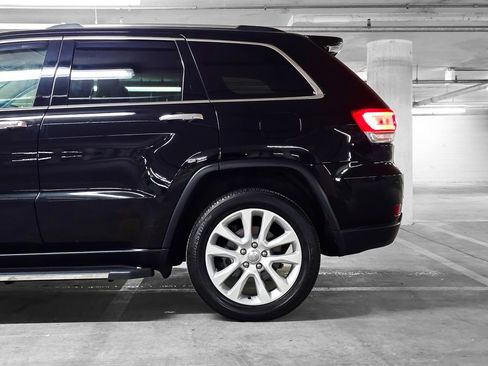 Used 2017 Jeep Grand Cherokee Limited w/ Trailer Tow Group IV image 17