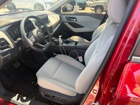 Certified 2023 Nissan Rogue SV FWD image 9