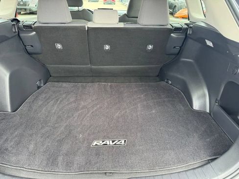 Used 2019 Toyota RAV4 XLE w/ Convenience Package FWD image 15