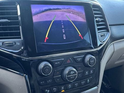 Used 2019 Jeep Grand Cherokee Limited image 9