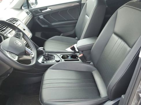 Certified 2024 Volkswagen Tiguan SE AWD/4WD image 17