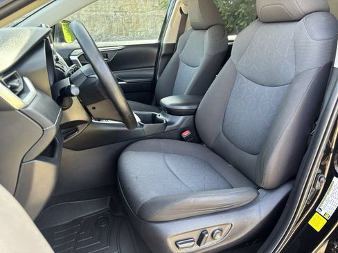 Used 2023 Toyota RAV4 XLE FWD image 10