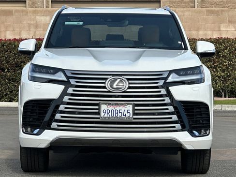 Certified 2024 Lexus LX 600 4WD w/ Luxury Package image 10