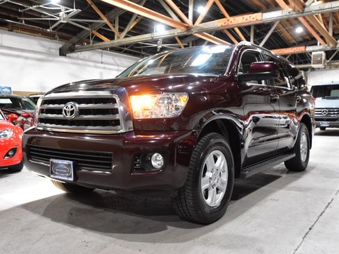 Used 2017 Toyota Sequoia SR5 image 6