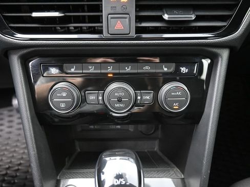 Used 2024 Volkswagen Taos SE w/ Panoramic Sunroof Package image 29