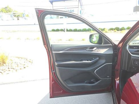 Used 2023 Jeep Grand Cherokee 4WD 4xe image 12