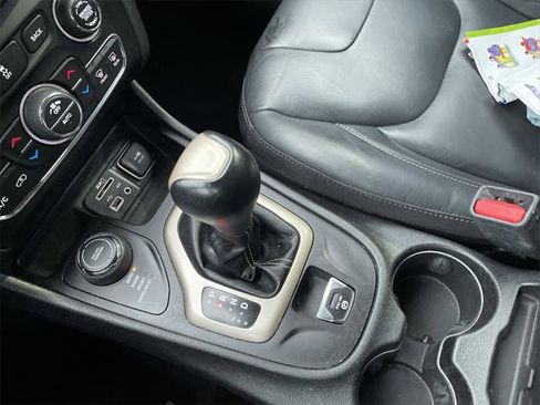 Certified 2018 Jeep Cherokee Limited image 23