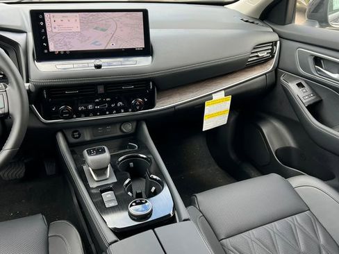 New 2026 Nissan Rogue Platinum w/ Tech Package AWD/4WD image 36