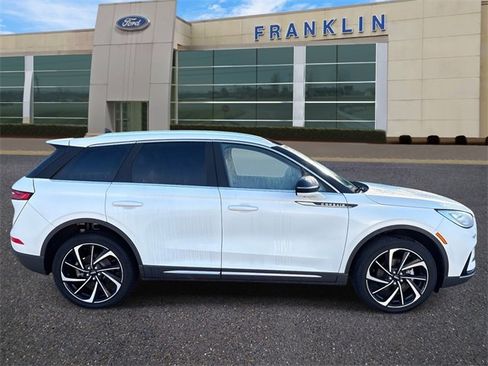 Certified 2024 Lincoln Corsair Reserve w/ Equipment Group 201A image 8