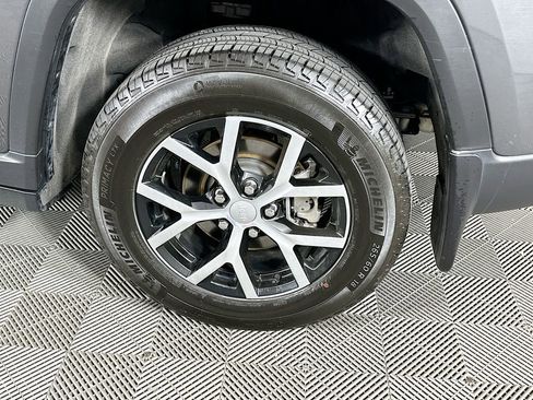 Certified 2025 Jeep Grand Cherokee Limited w/ MOPAR Finishing Package image 42