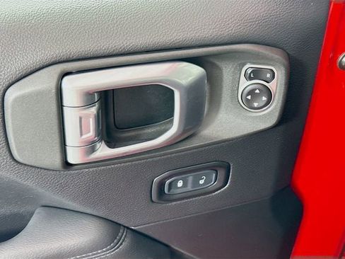 Used 2020 Jeep Wrangler Unlimited Sahara image 17