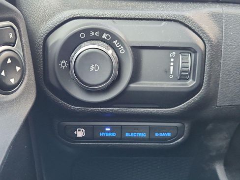 Used 2023 Jeep Wrangler Unlimited AWD/4WD image 17