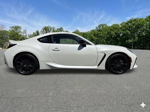 Used 2022 Toyota GR86 Premium w/ ALL Weather Mat Package (TMS) RWD image 8