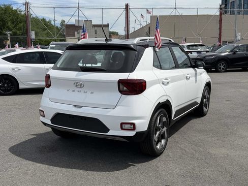 Certified 2023 Hyundai Venue Limited FWD image 8