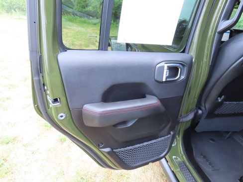 Certified 2024 Jeep Wrangler Unlimited Rubicon w/ Technology Group AWD/4WD image 30