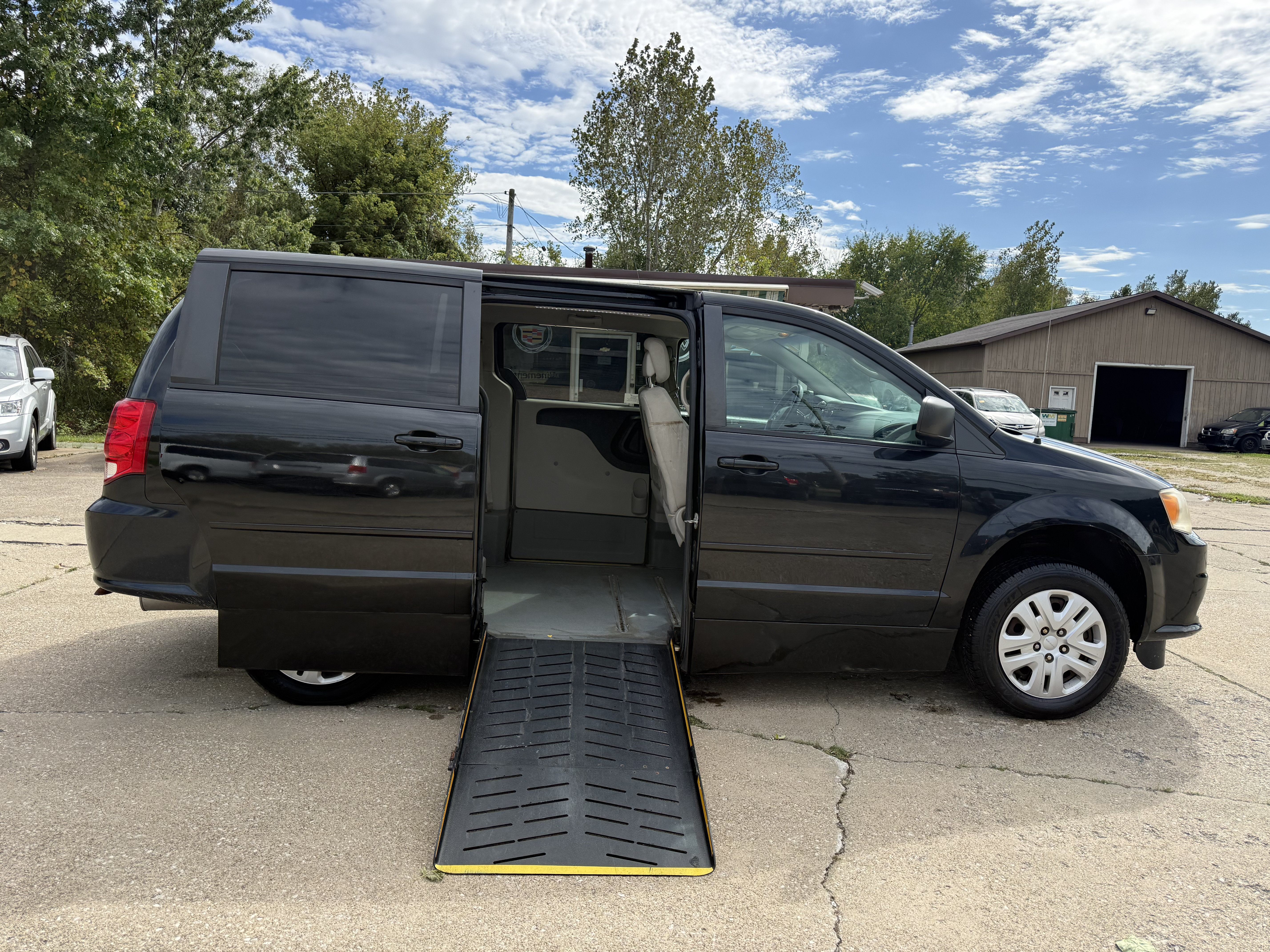 Used 2014 Dodge Grand Caravan SE w/ Quick Order Package 29E SE FWD image 25