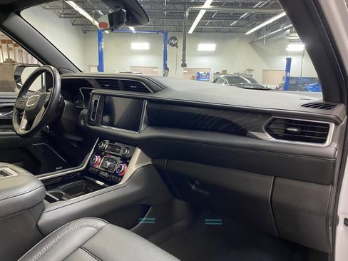 Used 2021 GMC Yukon Denali w/ Denali Premium Package image 20