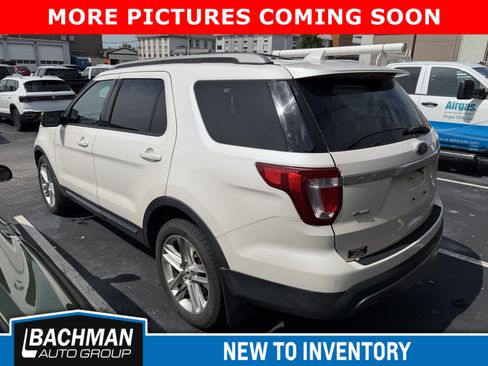 Used 2017 Ford Explorer XLT w/ Equipment Group 202A AWD/4WD image 4