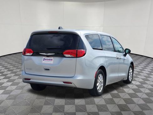 Used 2023 Chrysler Voyager LX FWD image 3