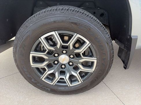 Used 2024 Chevrolet Colorado LT w/ LT Convenience Package III AWD/4WD image 25