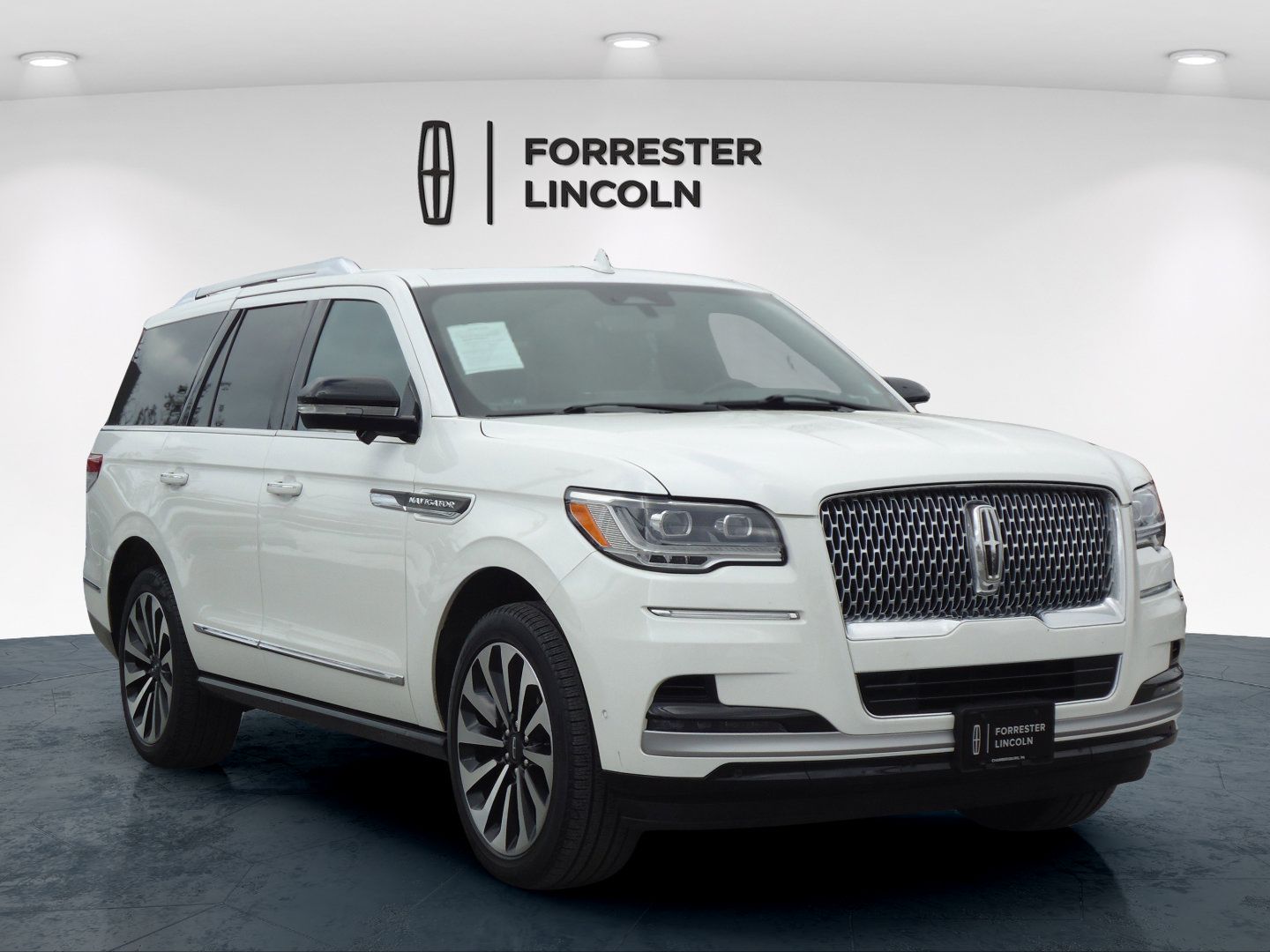 Used 2023 Lincoln Navigator Reserve AWD/4WD image 1