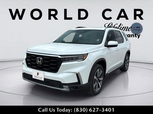 Used 2023 Honda Pilot Touring image 10