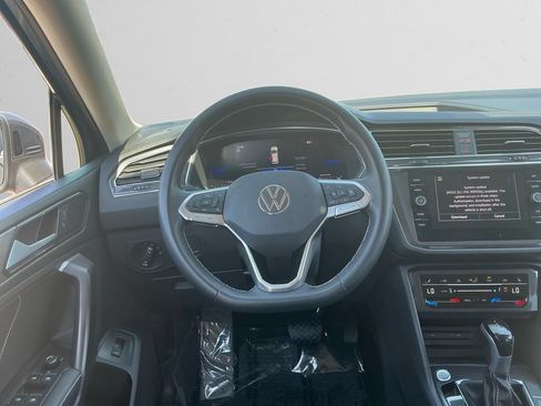 Used 2023 Volkswagen Tiguan SE FWD image 12