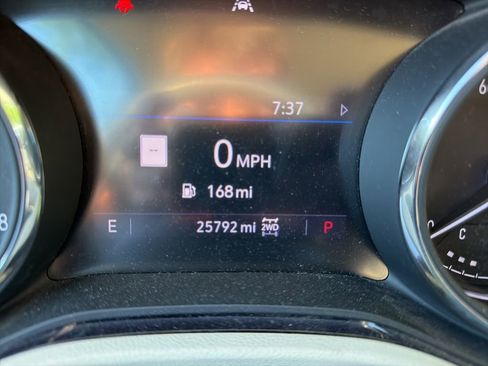 Used 2020 Buick Encore GX Essence w/ Experience Buick Package AWD/4WD image 9