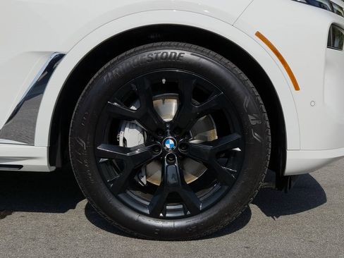 Used 2023 BMW X7 xDrive40i w/ Climate Comfort Package image 9