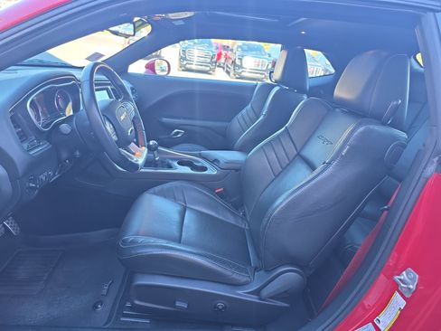 Used 2016 Dodge Challenger SRT w/ Technology Group image 2