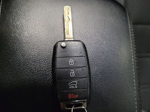 Used 2019 Kia Sorento AWD image 32