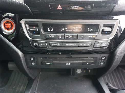 Used 2017 Honda Pilot Elite image 12