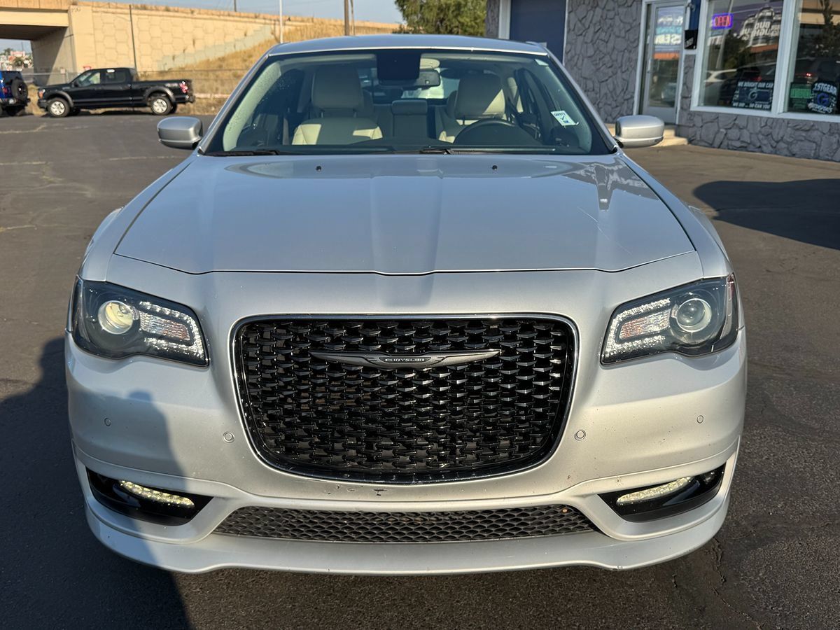 Used 2022 Chrysler 300 Touring L AWD/4WD image 2