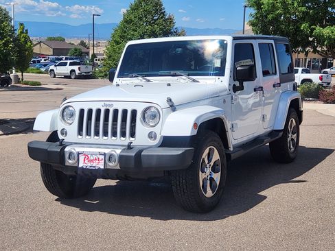 Used 2017 Jeep Wrangler Unlimited Sahara AWD/4WD image 4