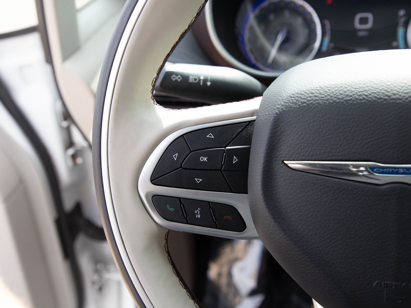 Used 2017 Chrysler Pacifica Limited FWD image 28