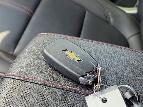 Used 2023 Chevrolet Traverse RS FWD image 37