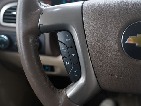 Used 2013 Chevrolet Avalanche LTZ image 27